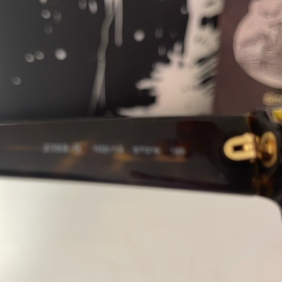 Salvatore Ferragamo Luxury Tortoiseshell Sunglasses - Picture 4 of 8